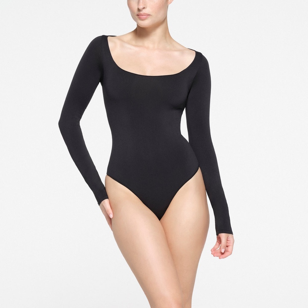 NEW SKIMS ESSENTIAL LONG SLEEVE SCOOP NECK BODYSUIT IN ONYX SIZE L/XL